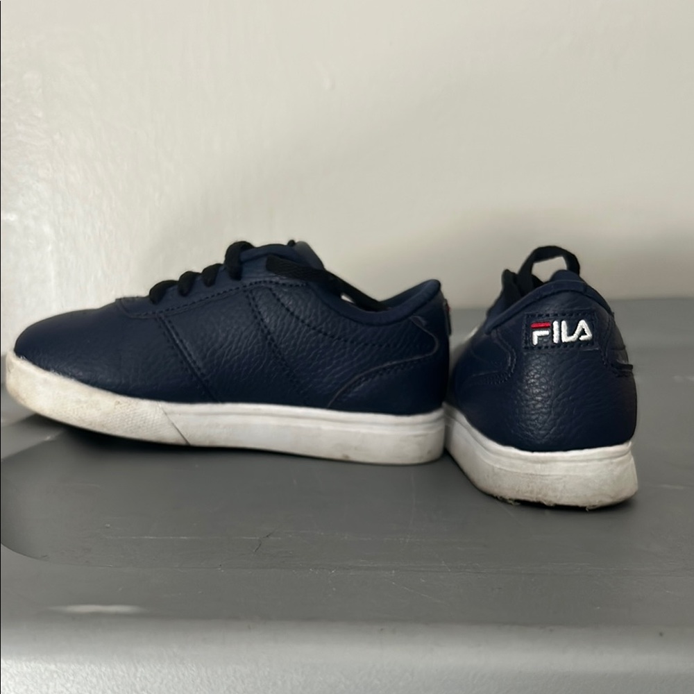 Fila Blue and White Sneakers Classic Low-Top Design